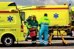 Aanrijding fietsers Meteorenweg Noord: automobilist rijdt door